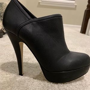 BLACK BOOTIE HEELS
